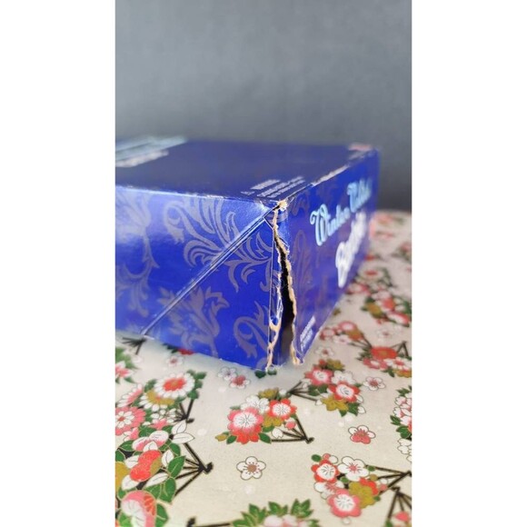 Avon Winter Velvet Barbie - Picture 6 of 10